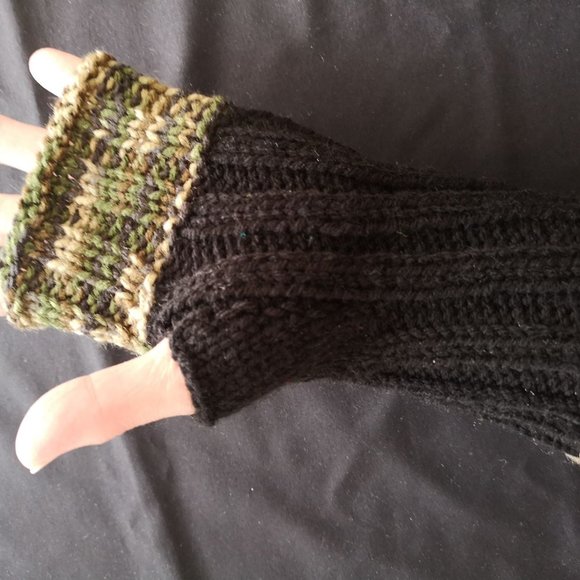 Green Black Camouflage Knit Fingerless Gloves Mittens Armwarmer Made in Canada - Picture 4 of 8
